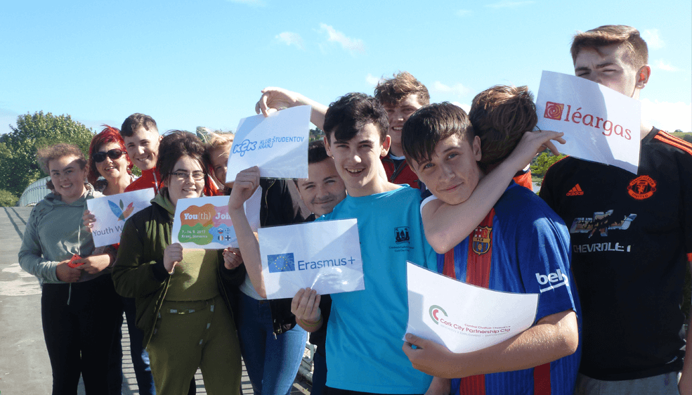 A group of young people holding signs that read Erasmus+ and Léargas